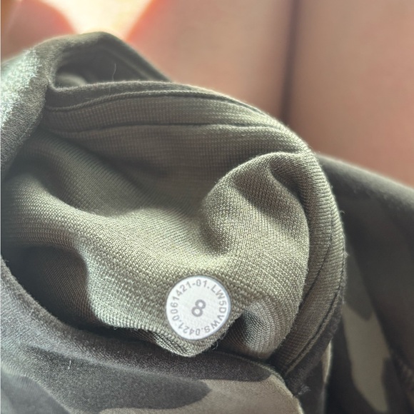 Lululemon camo leggings sz 8 - Picture 12 of 12